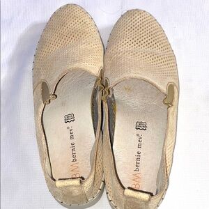 Bernie Mev Wo Size 8.5 (39)Cream Leather Loafers Slip-On shoes‎ Laser cut design
